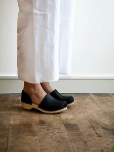 Black Closed Back Clogs for Women / Low Wooden Heel / Nubuck Leather / Swedish / Brett Low