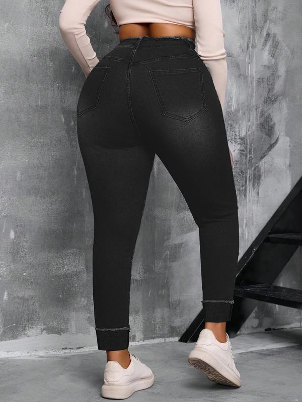 Plus Size Raw Hem High-Waisted Denim Jeans with Pockets, Casual Comfy Slim-fitting Trousers for Daily Wear, Women's Bottoms for Summer