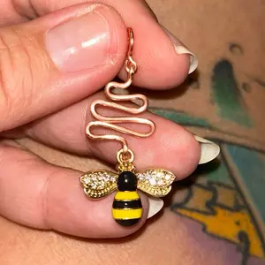 Bee Pendant - Handmade, Copper Wire Bee Pendant - Handmade, Copper Wire
