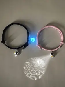 Night Glow Heart Projection Astronaut Couple Bracelets, Heart Shaped Bracelet, Cute Style I Love You in Multiple Languages, Valentine's Day Gift Braided Wristbands