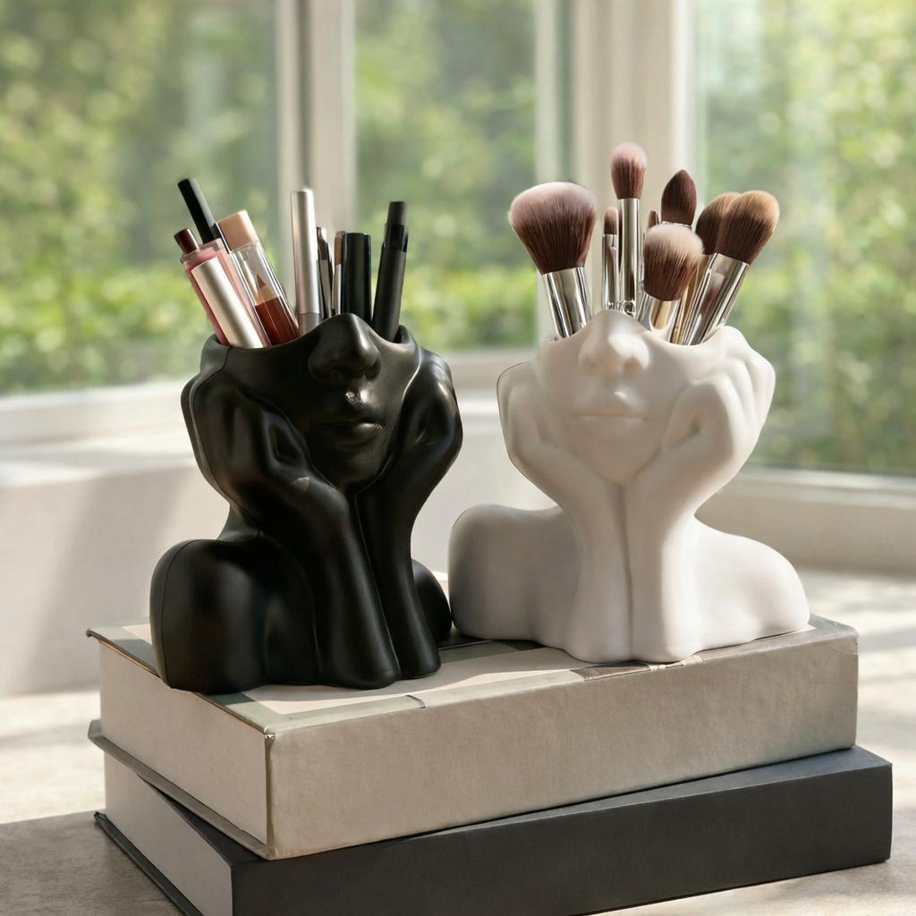 A Cute Makeup Brush Storage Box Shaped Like a Human Face • Featuring a Minimalist White Design That Captures The Relaxed Vibe of a Resting Face • This Artistic Piece for Your Desk Combines Practicality with Aesthetic Appeal