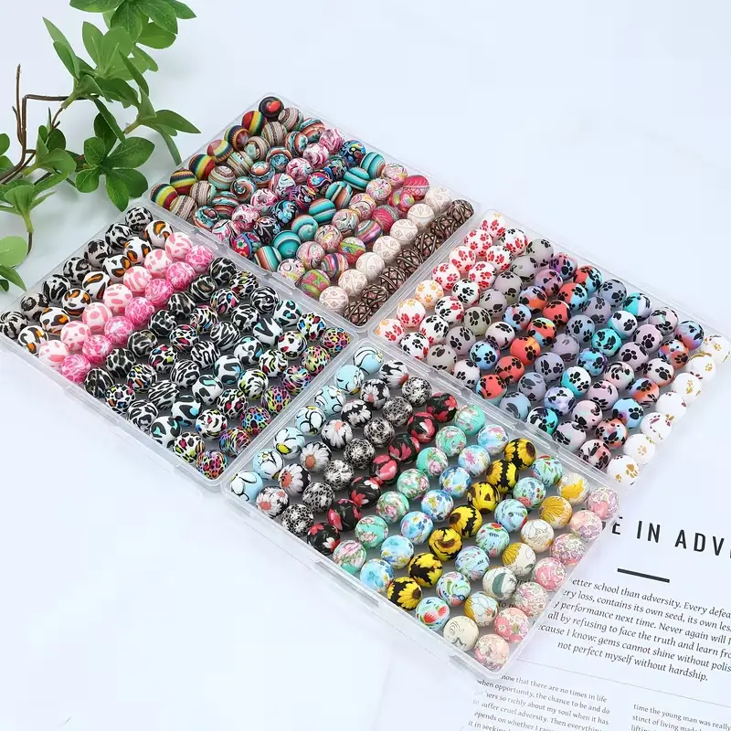 70-piece silicone bead jewelry box set, featuring cat claw, leopard print, patterned, and striped beads. Suitable for DIY crafts, bead pens, keychain pendants, and comes with a storage box.