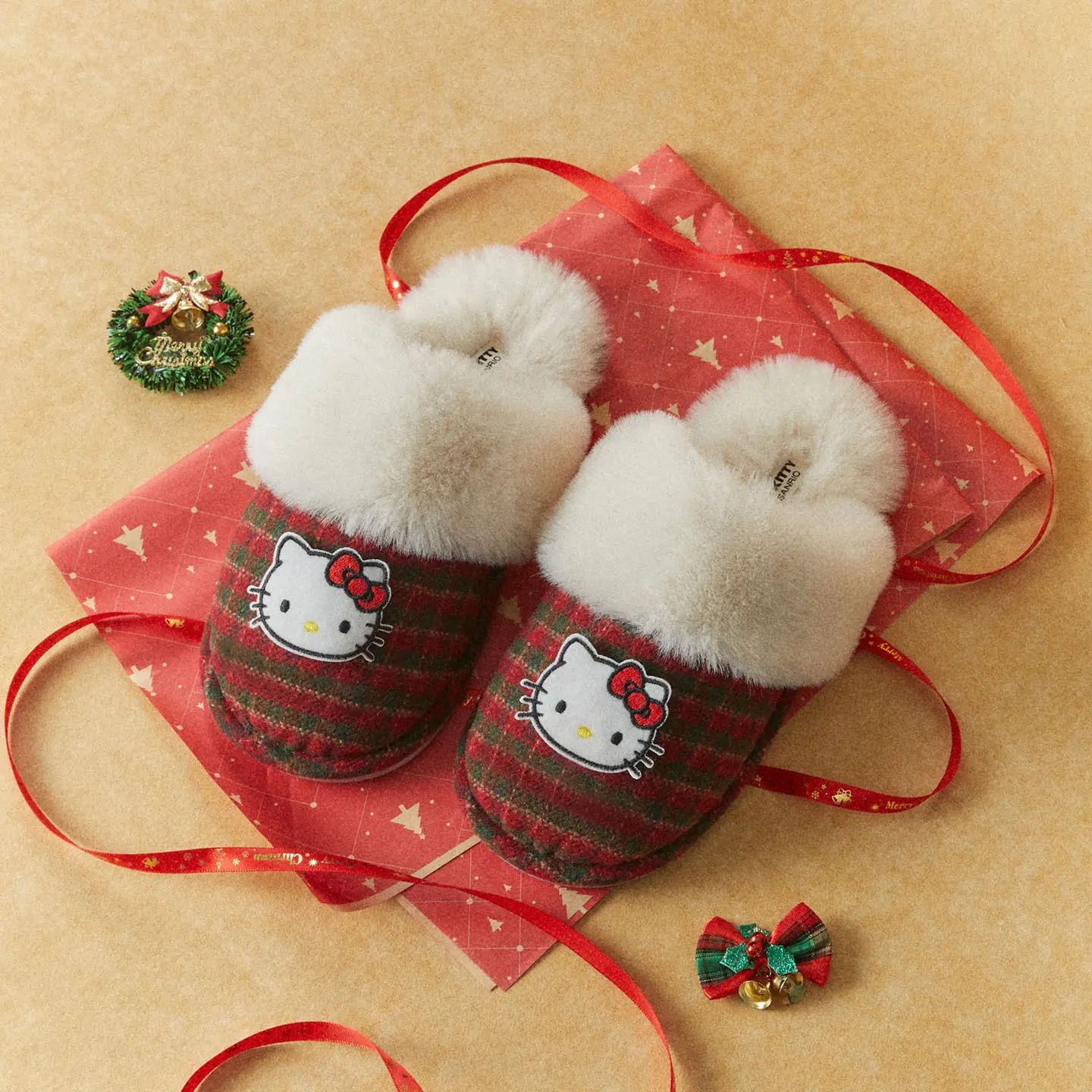 Autumn Winter New Arrival, Retro Plaid Christmas Style Cute Sanrio Hello Kitty Women's Home Cotton Slippers