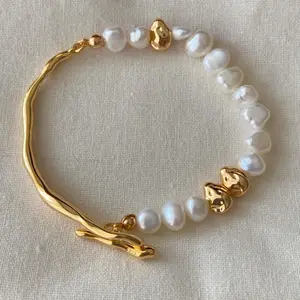 Fashion Baroque Pearl Bracelet with OT Clasp Natural Fluid Design High-End Fresh Style Gold Accents for Special Occasions