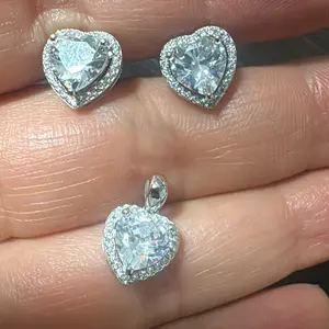 Paya’s Joyería. Hermoso set de corazones con piedras zirconias en silver 9.25 apto para uso diario!