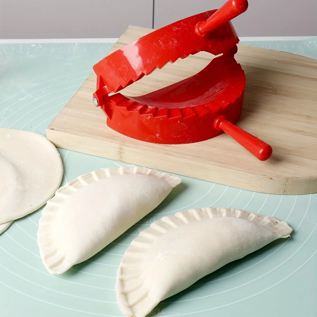 Large Press-Type Dumpling Mold, Heavy-Duty Plastic Baking Mould with Non-Stick Surface, Ideal for Making Perfect Dumplings, Kitchen Utensils Tools, Kitchen Gadgets, Dumpling Moulds