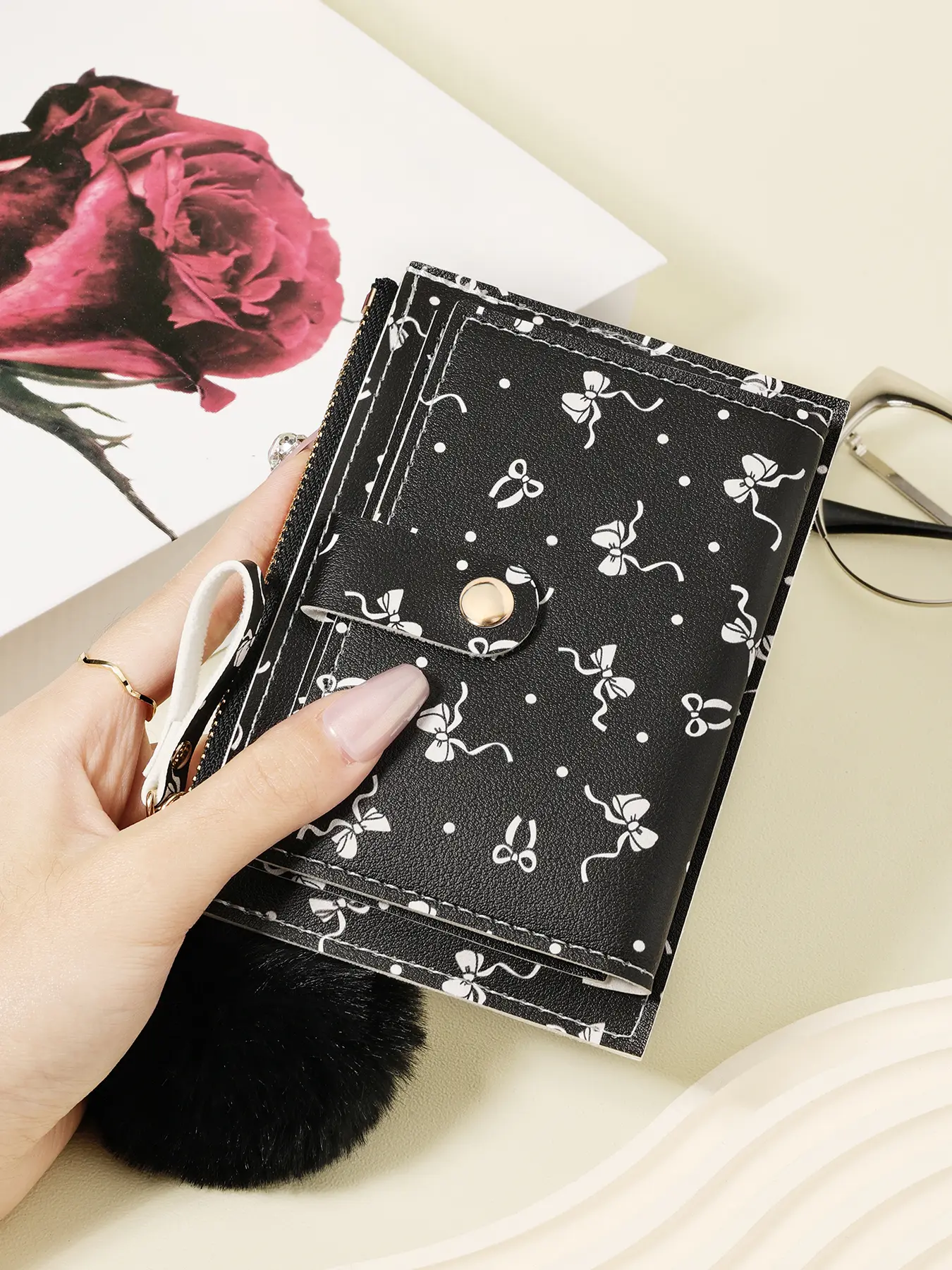 Fashionable and minimalist short double stack wallet, Adorned with a Delicate Pom-pom, Lightweight and portable small credit card holder and notepad