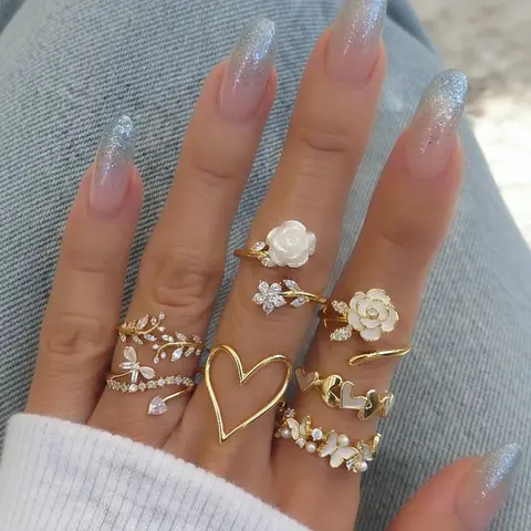 Mother's Day Gift, Women's 7-Piece Stylish Gold Elegant Ring Set, Rose, Heart and Butterfly Design Synthetic Diamond-Accented Fashion Stackable Ring Set, Unique Stackable Versatile Statement Rings
