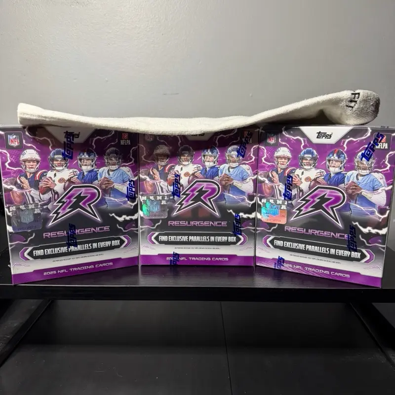 35# 2025 Topps Resurgence NFL Football – 3 Mega Boxes