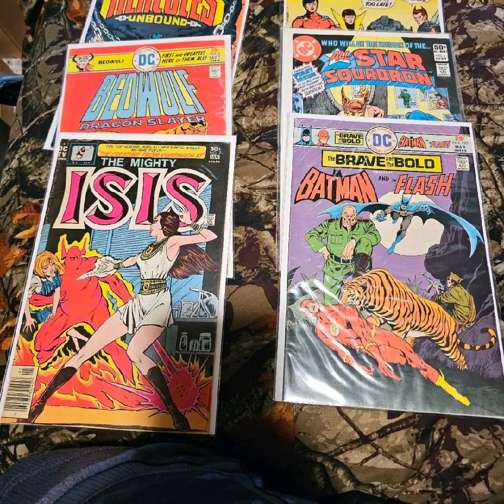 Assortment of 6 vintage comics