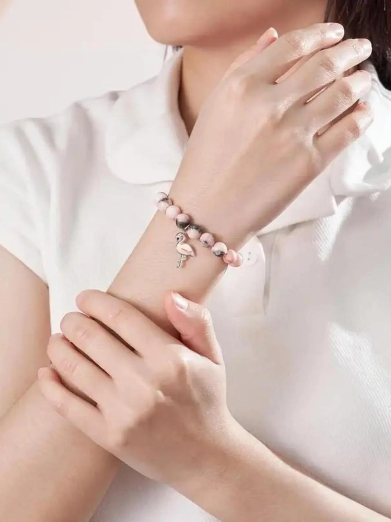 Pink flamingo oil drip pendant bracelet with zebra pattern, perfect as a gift for best friends, exuding fashion and elegance.