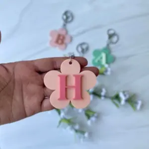 Personalized Name Flower Keychain, Initial Acrylic Keychain, Customized Acrylic Bag Tag, Backpack Name Tag, Letter Combination Retro Daisy Label