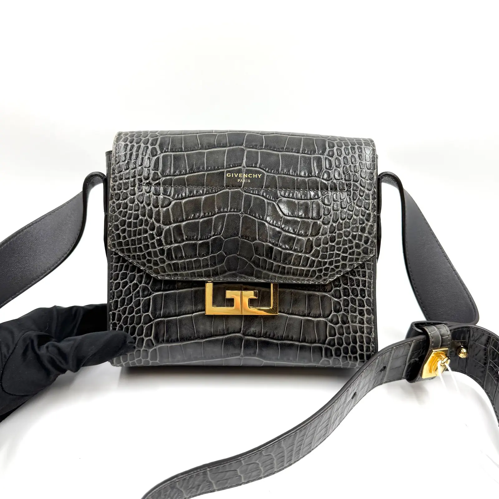 Pre-owned GIVENCHY As Shown Shoulder Bags 5865 Eden calfskin shoulder bag 26.07.01
