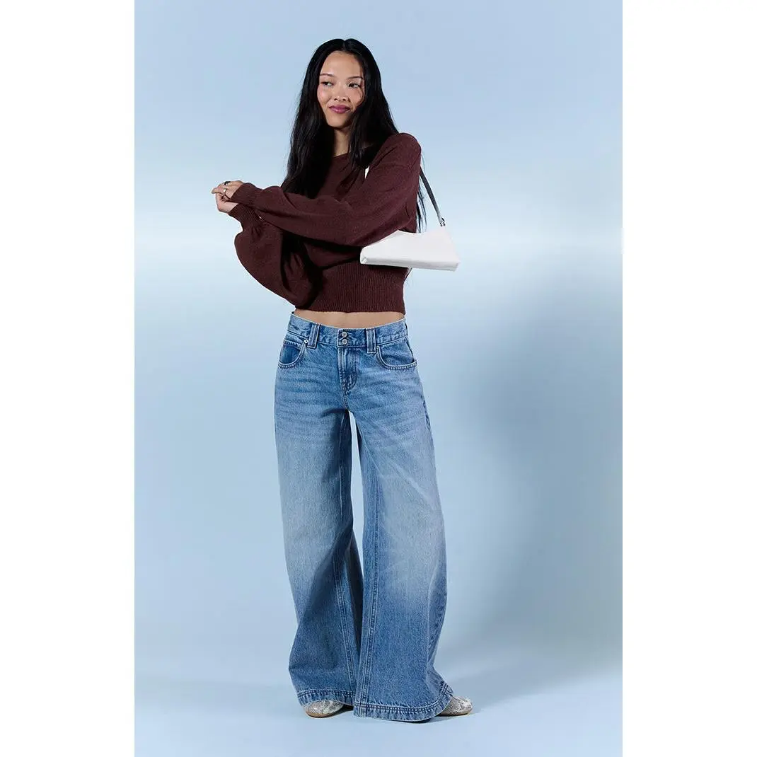 Pacsun Women's Sloane Low Rise Ultra Baggy Jeans 2-Button Light Blue Pacsun Women's Sloane Low Rise Ultra Baggy Jeans 2-Button Light Blue