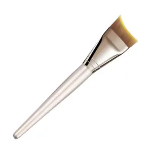 Ultra-Thin Crescent Foundation Brush, Light Brush Head, Evenly Applies Powder, Seamlessly Fits, And Accurately Covers Difficult-To-Apply Areas Such As The Nose And Corners Of The Mouth!