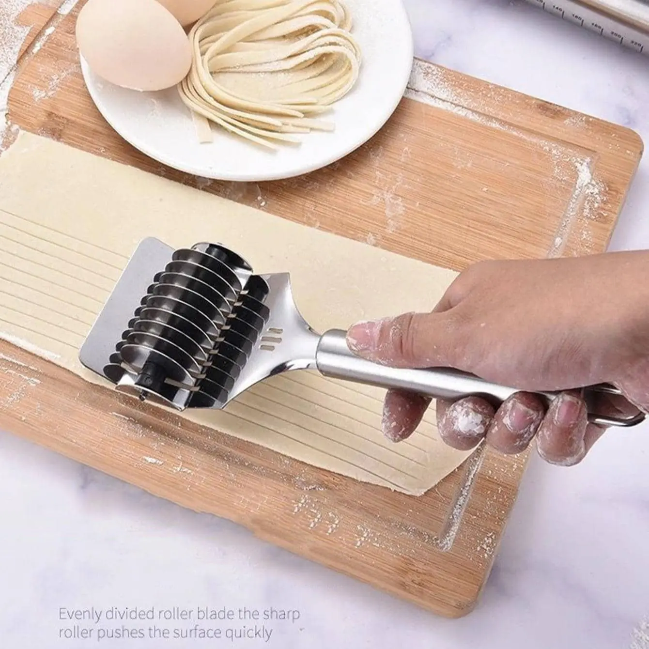 Stainless Steel Handheld Noodle Cutter Slicer, Compact Pasta Press Kitchen Tool, Kitchen Gadgets, Essential for Home Cooking, Must-Have for Pasta Lovers