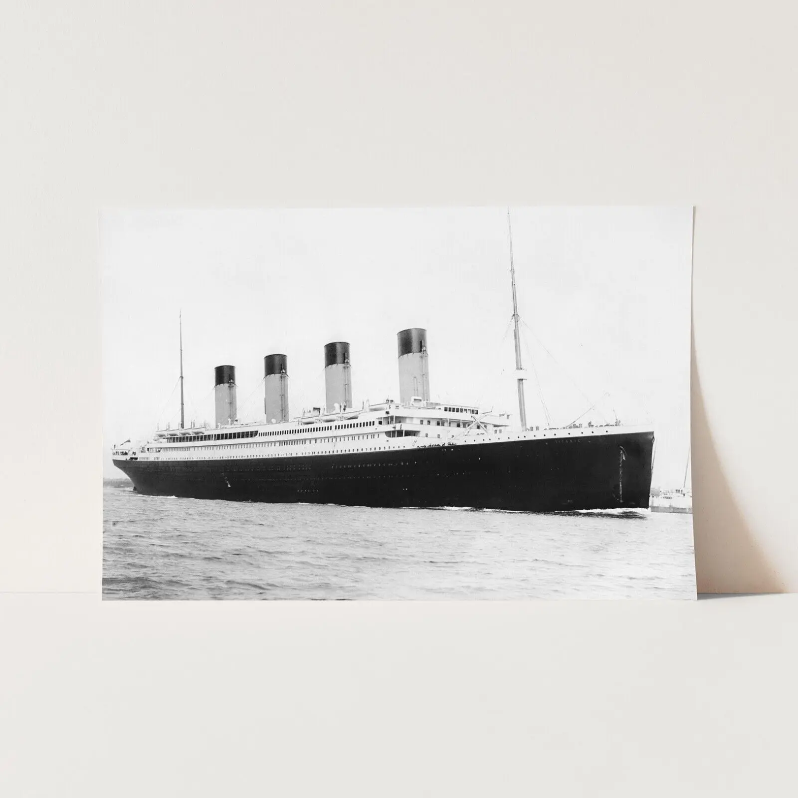 Trendy Poster-The Titanic 1900s Ships Boats Ocean Decor Black & White Wall Art Poster Print Room Gifts Decoration Photo Colorful Ornaments Artistic