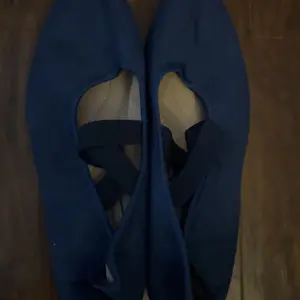 Soft Wedge Shoes for Women, Stylish Closed-Toe Design in Faux Suede, Comfort Style for Day or Night Wear