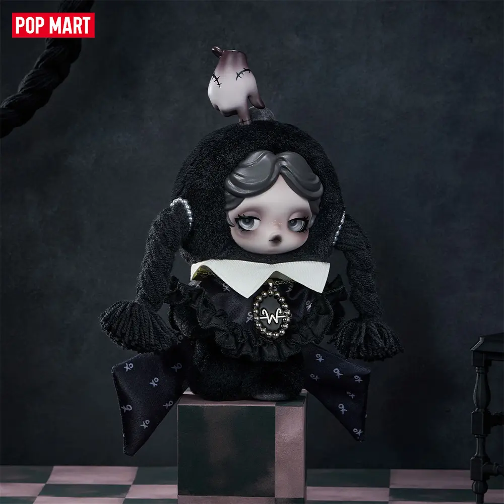 [Spanish] – SKULLPANDA × Wednesday – Peluche (Versión con Vestido Clásico)