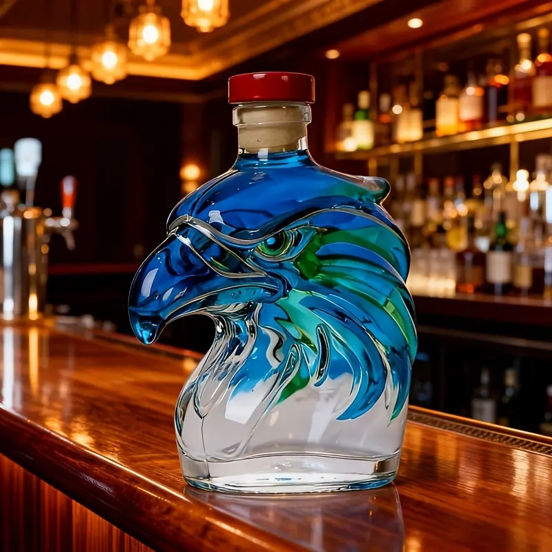 1pc Painted Eagle Head Shaped Glass Whiskey Decanter, High Borosilicate Liquor Bottle with Realistic Details & Red Sealing Cap, Ideal for Wine Storage, Display, Collectors & Bar Decor