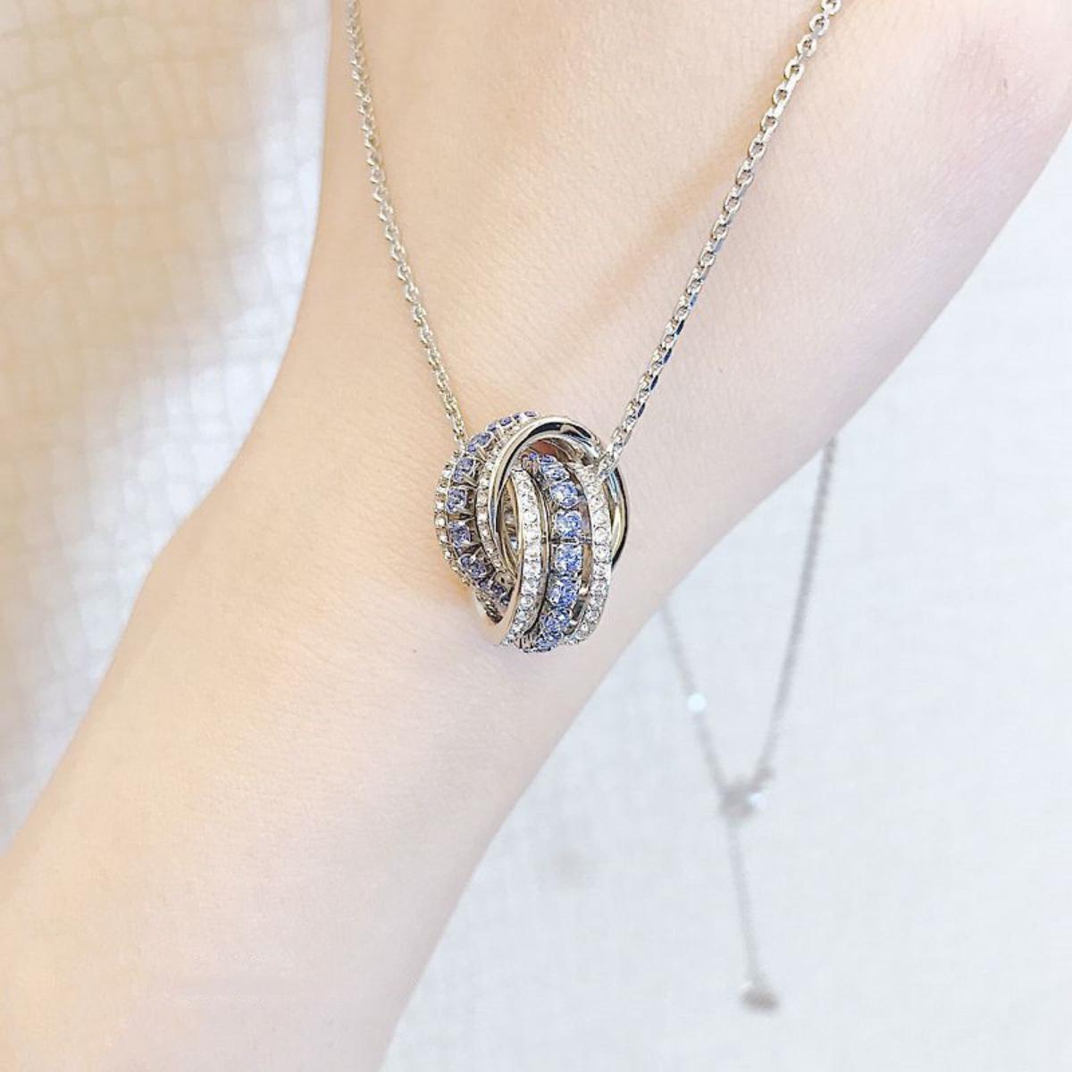 Minimalist Rotating Multi-Ring Pendant Necklace, Premium Quality Collarbone Chain for Modern Aesthetic