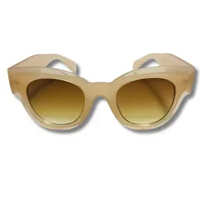 The Chic Retro 50s Round Cat Eye Sunglasses with Chunky Frame x Available in Six Colors