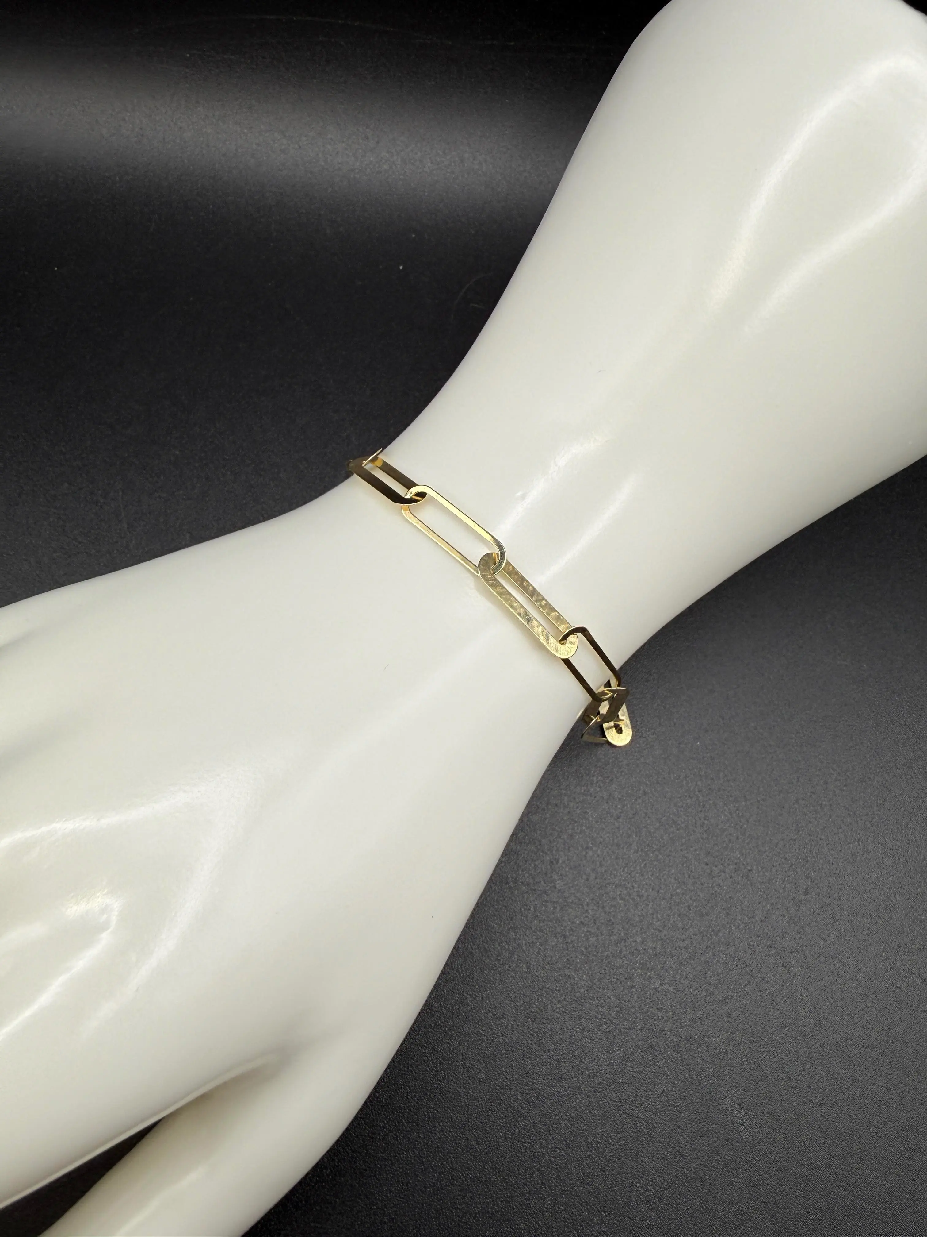 10K Gold Paperclip Bracelet - 7" 5mm Elegant Minimalist Design Perfect for Any Occasion Comfortable Fit Versatile Jewelry Gift