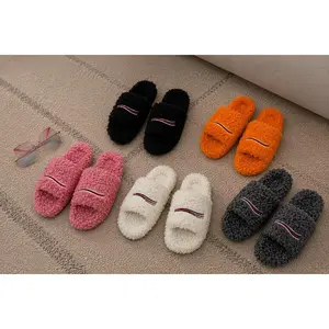 Comfortably chic Outooor Sports Slippers Unisex Men Women Cozy FuzzyPlush Slippers for Indoor Outdoor Use Breathable Lightweight Comfortable WalkingShoes Versatile slipper