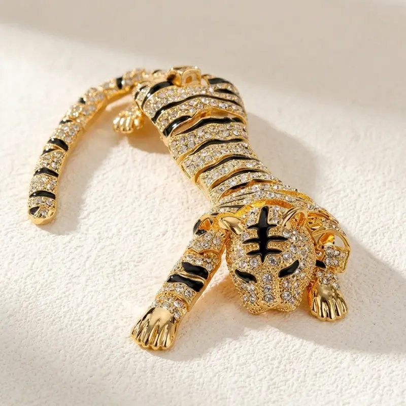 Vintage Luxury Full Rhinestone Tiger Brooch, Heavy Inlay Sparkling Accessory for Special Occasions