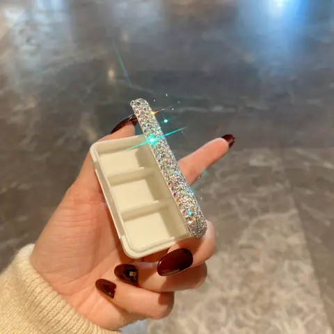 Mini Portable Sealed Medicine Box, Multi-Compartment Organizer, Diamond Embellished, Portable Vitamin Organizer, Medical Organizer, Ideal for Travel, Camping, Office Use