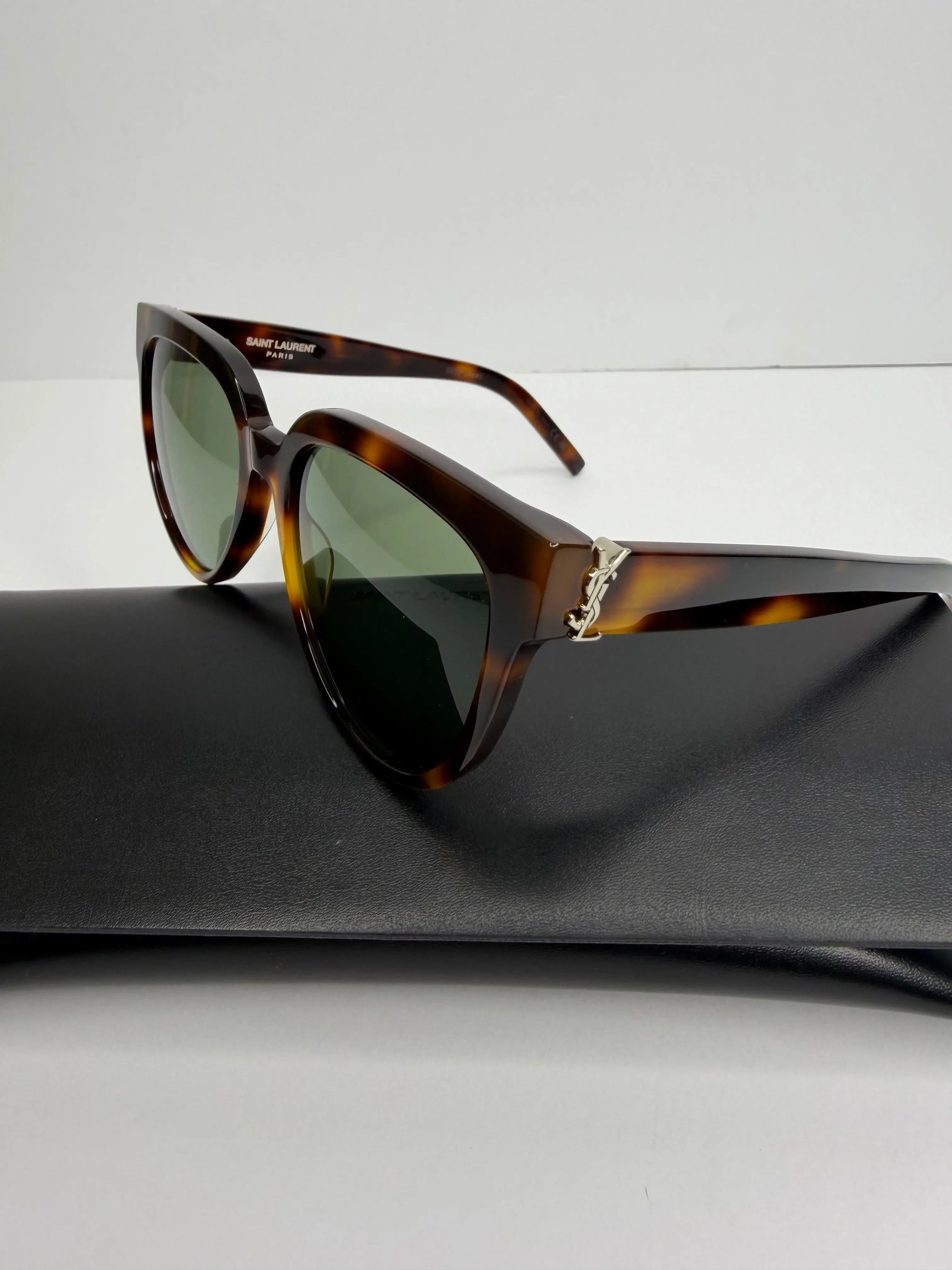 Pre-owned Saint Laurent Tortise YSL logo sunglasses