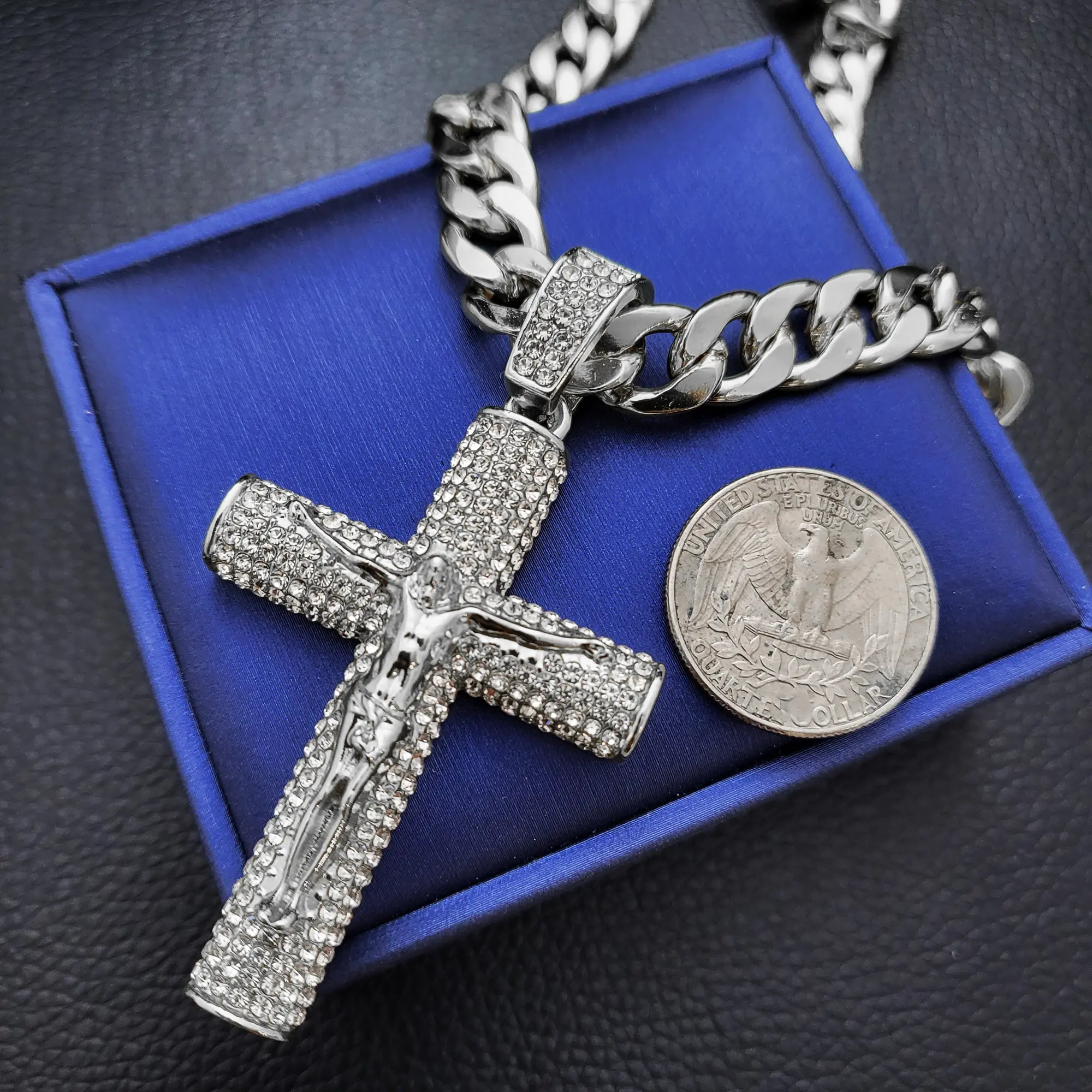 MaxBling81 Unisex CZ Crucifix Statement Necklace - 10mm Cuban Chain Link, 18in-30in Sizes, Religious Jewelry Gift, Hip Hop Costume Accessory for Daily Wear, Crucifix Necklaces