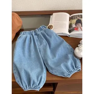 Girl's Loose Leg Binding Light Blue Denim 7-inch Mid Length Pants Trendy Girl's Children's Clothing Girl's Casual Versatile Pants Girl's Comfortable and Fashionable Children's Jeans Suitable for Daily Outdoor Wear