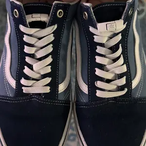 LaceLinks High-Quality Round Elastic Shoelaces - Ideal for Dress, Sports, and Hiking Shoes for Superior Comfort and Style