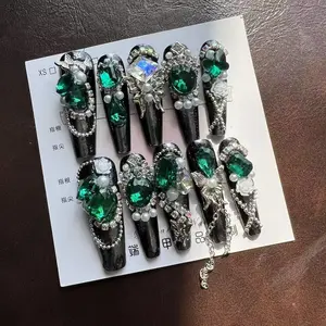 Press-On Nails Adhesive Tabs for Easy Application and Removal Gentle on Nails Reusable Perfect for Beginners or Short-Term Wear