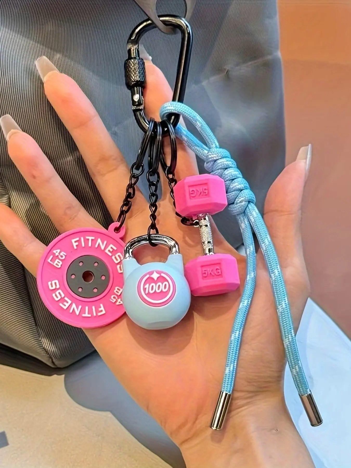 Personalized And Sports And Fitness Gym Keychain, Dumbbells, Kettlebells, Barbell Pieces, Sports Bag Accessory Pendant, Contrasting Color Design With Car Keychain, Fitness Gift (Purple, Blue) Bag Decoration, Keychain Attachment, Keychain Charm