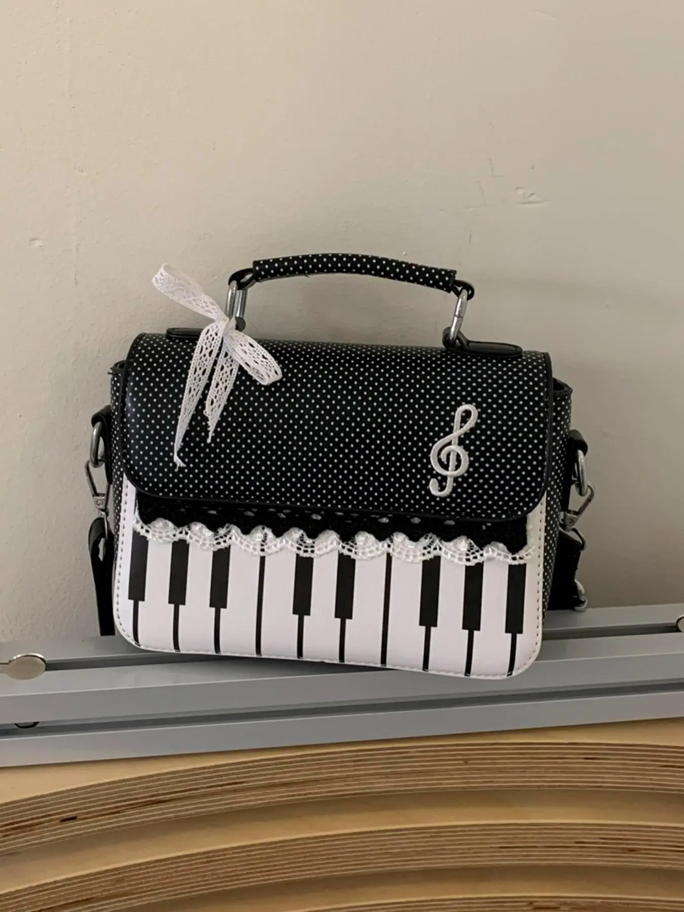Retro piano bag embroidered messenger shoulder bag, literary music theme shoulder bag, Casual fashion bag, Casual messenger bags, Casual crossbody bags, suitable for daily commuting, shopping and travel