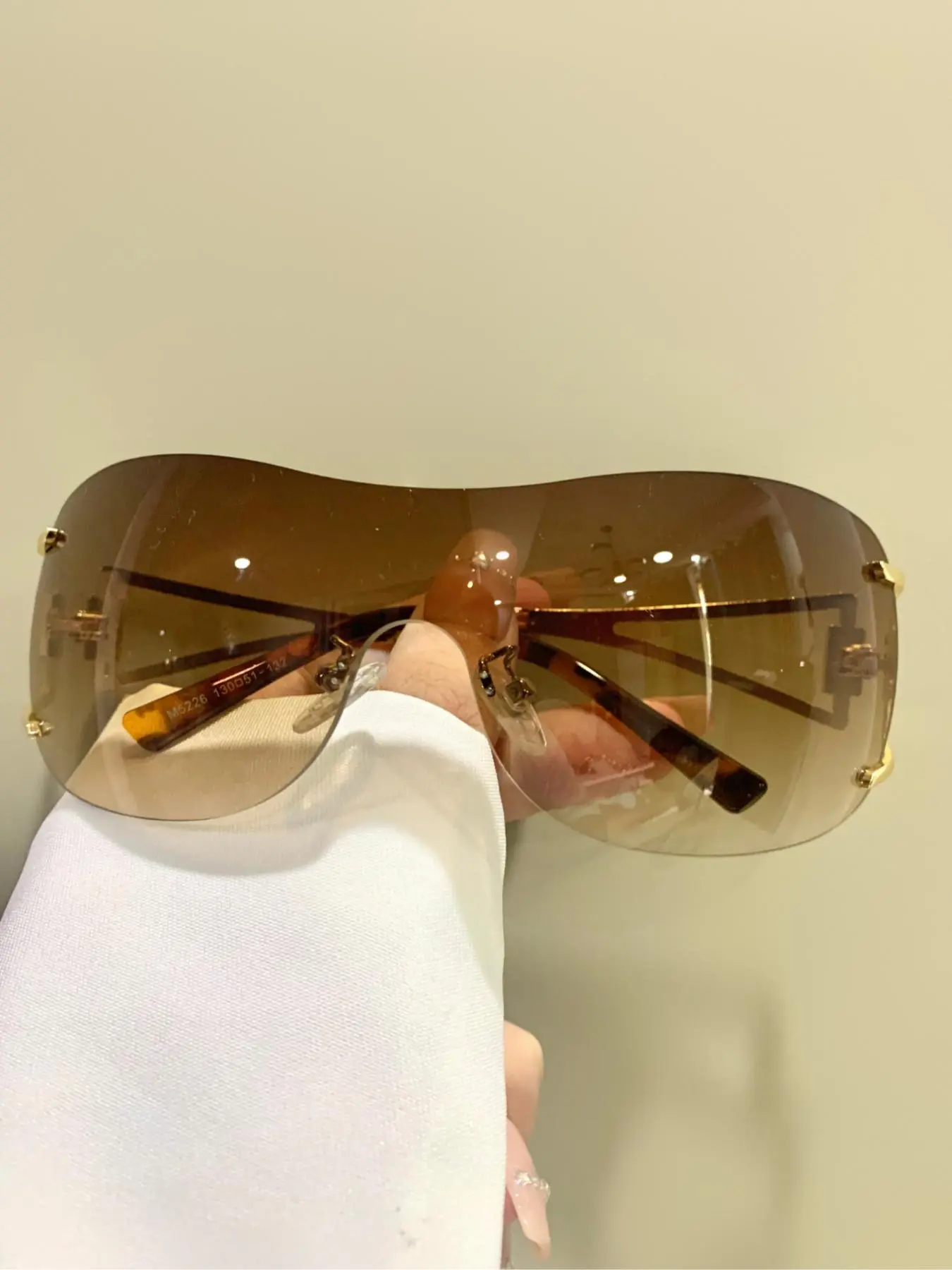 Unisex Frameless Metal Glasses, Fashionable Punk Style Decorative Eyeglasses, Trendy Design for Men & Women, Street Style Shades