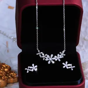 925 Sterling Silver Delicate Floral Design Zircon Jewelry Set, Two-Piece Necklace and Stud Earring Set, Suitable for Women’s Gifts for Dates, Birthdays, Holidays, and Anniversaries