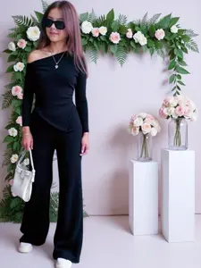 New Spring/Summer Two-Piece Set Outfit For Girls Includes A Solid-Color Off-The-Shoulder Long-Sleeved Top And a Pair Of Casual Pants. Stylish, Comfortable, and Versatile, The Soft Design is Perfect For Everyday Wear and Outdoor Activities