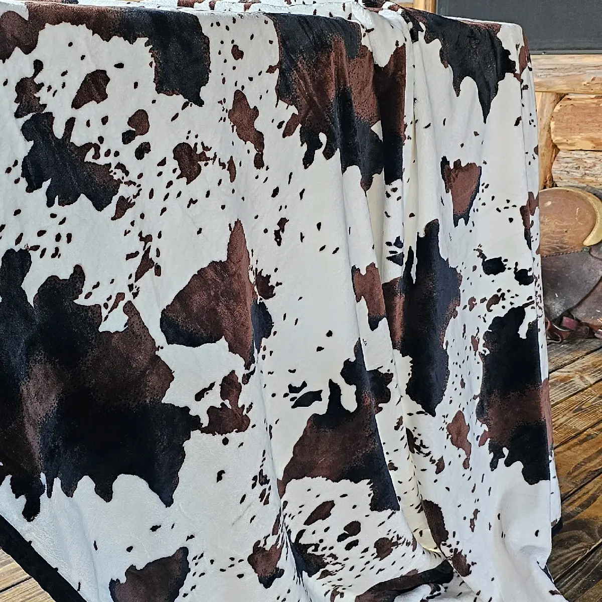 Cowprint king oversized 82x90" Blanket. Cowprint king oversized 82x90" Blanket.