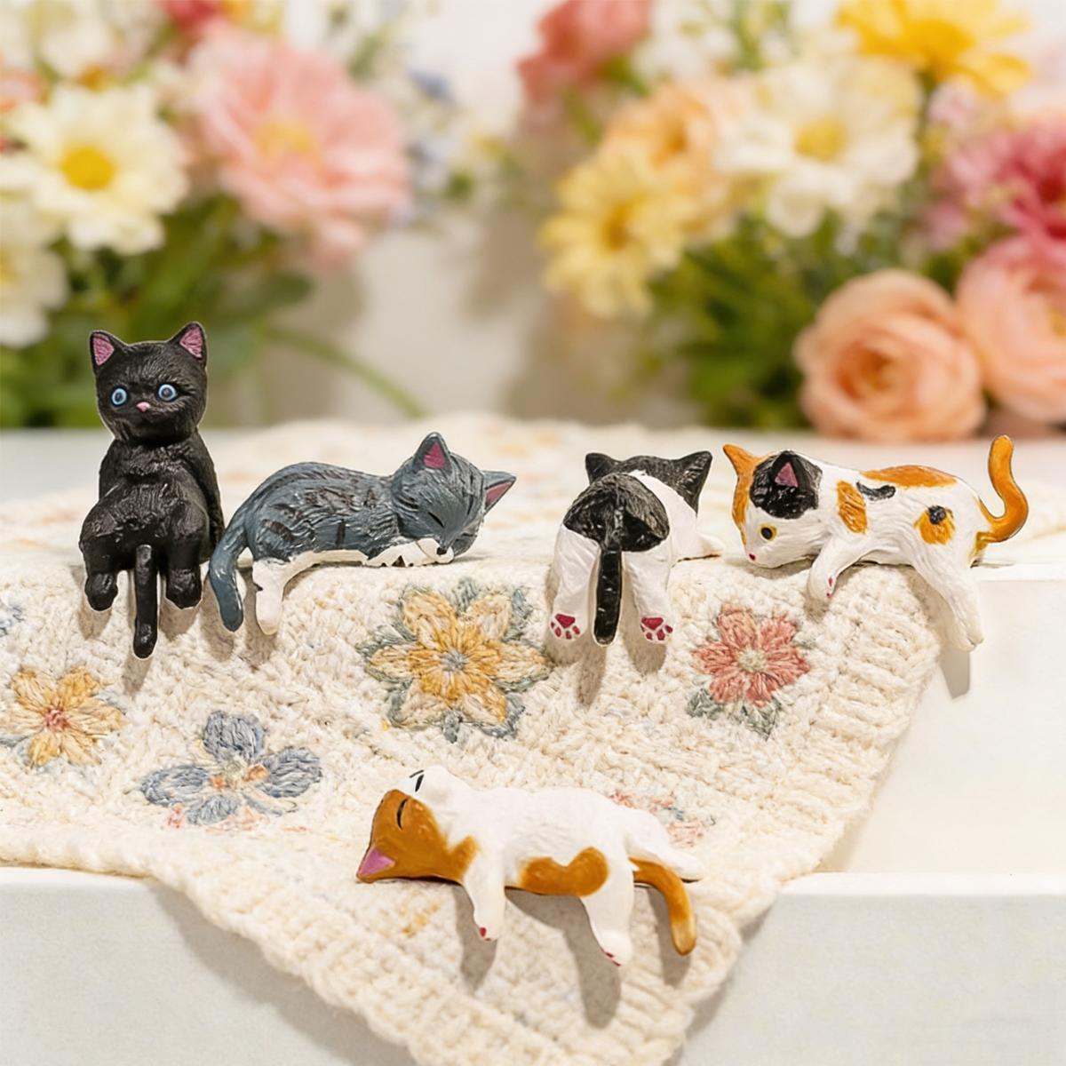 5PCS Cartoon Mini Cat Figurines, Cute Kawaii Cat Ornaments for Computer Monitor Topper, Car Dashboard Decoration, Office Desk Home Decor Gift