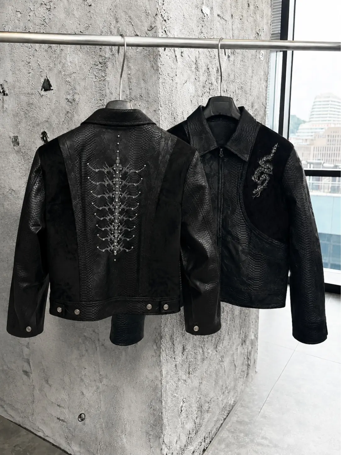 Men's Snakeskin Embossed Leather Jacket, Oversized Moto Biker Coat, Gothic Punk Streetwear Zip-Up Outerwear, Vintage Motorcycle Jacket with Textured Panels, Casual Loose Fit Long Sleeve Fall Winter Fashion, Y2K Rock Style Men's Jacket, Night Out Look