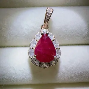 <PingEast jewelry >Ruby pendant——925 Sterling Silver Pendant featuring a 7×9 mm pear-shaped natural Burmese Pigeon Blood Ruby from the Mogok mining region (approx. 3 carats). Rich, vibrant red brilliance with an elegant and timeless style. Pendant only, c