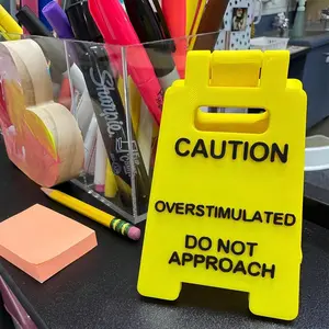 1 Pc Caution Overstimulated Desk Sign - Funny Office Desk Warning Signs For Colleagues, Employees, And Bosses, Durable And Lightweight Workspace Warning Signs And Office Decorations,Funny Gifts, Office Supplies
