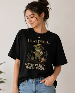 Funny Gardener Frog Shirt – I Bury Things Maybe Plants Maybe People Tee