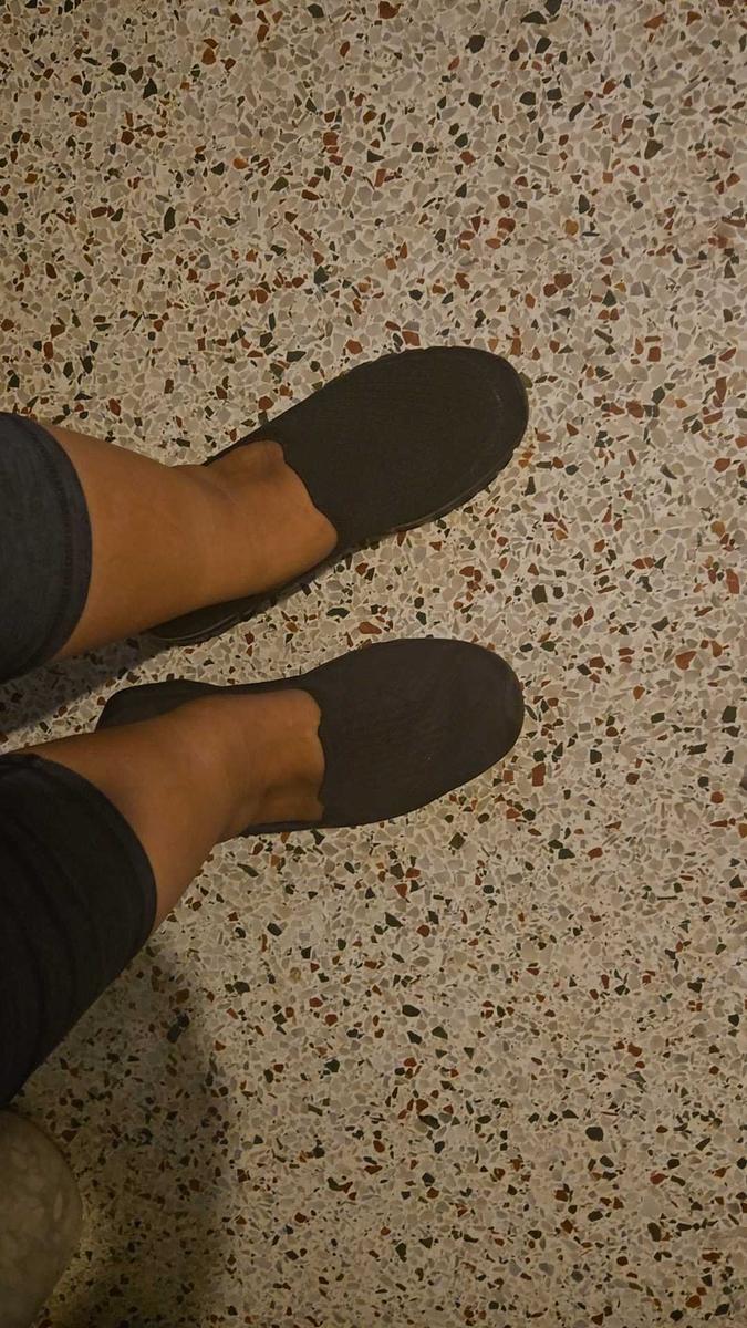 Item: Black, 8-1/2 Medium