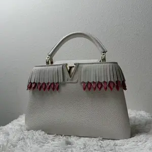 Pre-owned Louis Vuitton Lambskin Tote Bags Capucines BB Lucky Ribbon White Taurillon handbag