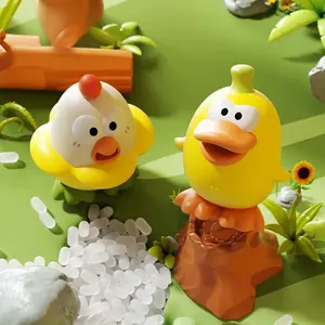 Cute Screaming Chicken & Duck Fidget Toy - Squeeze to Make Sound Stress Relief Squishy Toy, Funny Decompression Sensory Toy for Kids & Adults, Anxiety Relief Office Desk Toy BeyBattle Set with Launchers