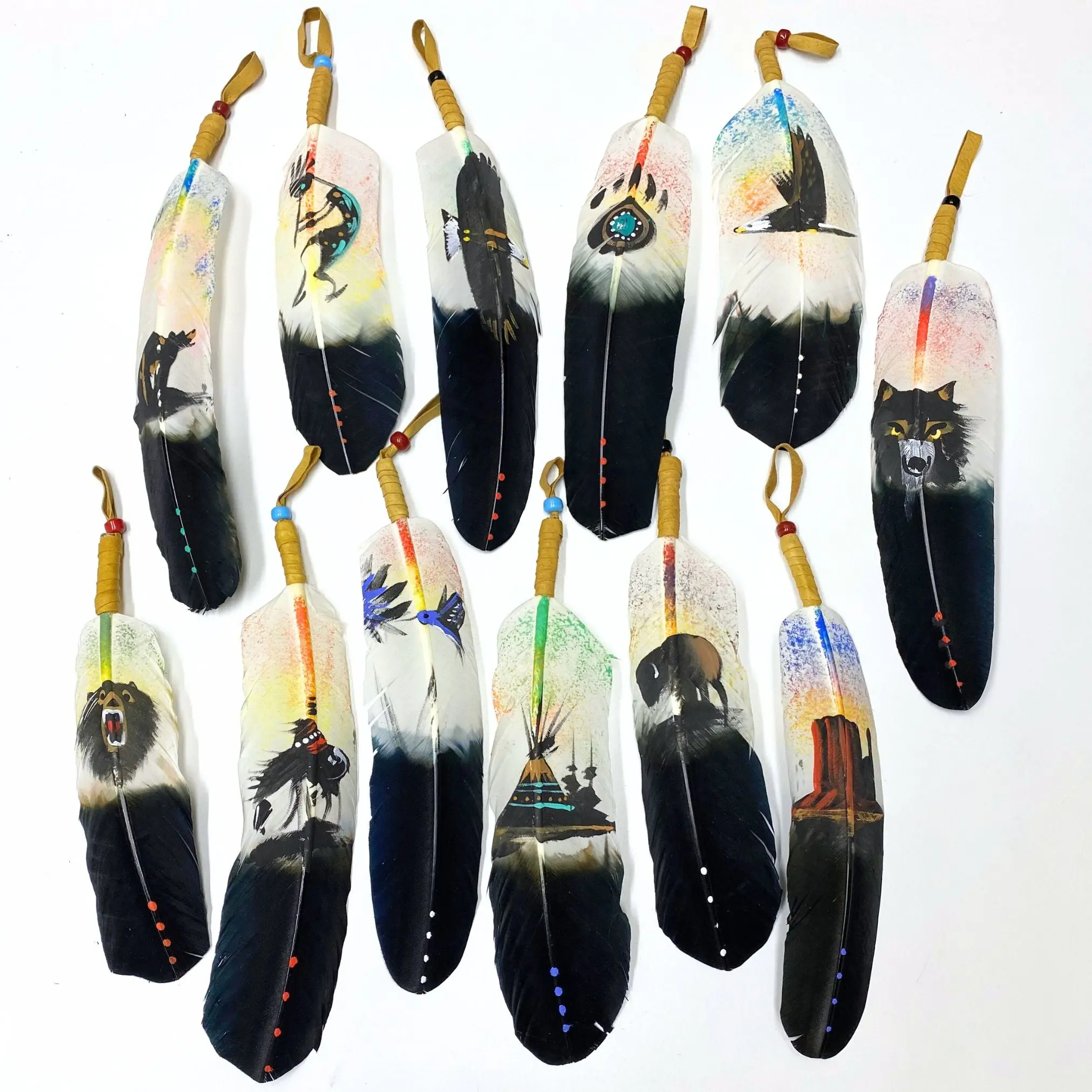Beautiful Hand Painted Wildlife Themed Feathers Beautiful Hand Painted Wildlife Themed Feathers